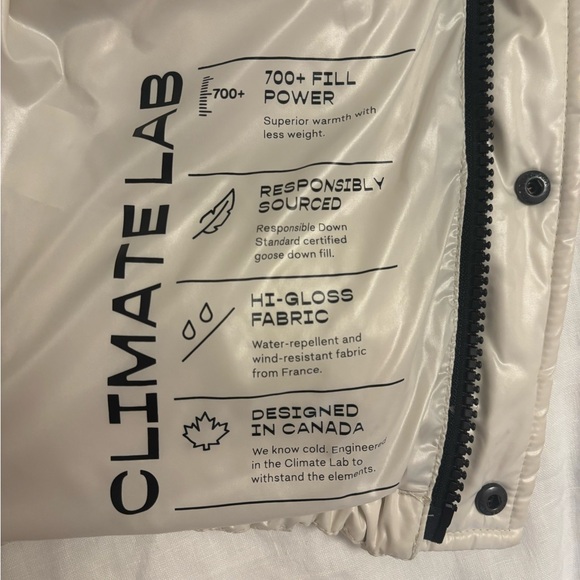 Aritzia - The Super Puff™ - Shorty Vest - Hi-Gloss - Birch - Size XXS/2XS !! 🤍 - Picture 7 of 8